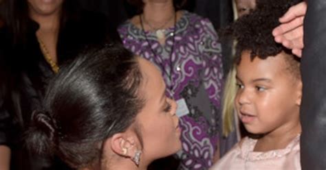 Rihanna Y Blue Ivy Compartieron El Momento Más Dulce De Los Grammy Fotos E News
