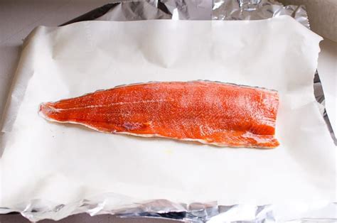 Top fillets evenly with onion slices, diced butter, lemon slices and brown sugar. Whole salmon fillet baked in foil in 20 minutes for the ...