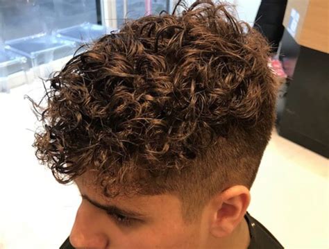 Loose Curly Hair Perm Men In 2020 Permed Hairstyles Curly Hair Fade