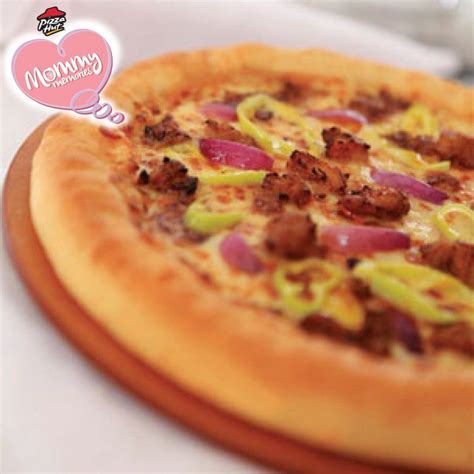 Spicy pizza with chicken fillet, tomato sauce, mozzarella, mushrooms, onions, tomatoes, sweet green pepper and jalapeno pepper. Devilled Chicken | Pizza hut, Food, Desserts