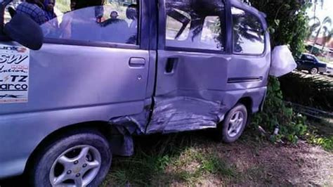 Tingkap kereta stuck pastu hujan lagi. Accident & Tragic News in Malaysia: Kereta rempuh kedai ...