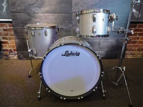 Ludwig Classic Maple 3 Piece Fab Shell Pack With 22 Bass Drum Silver