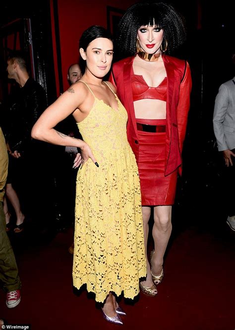 Rumer Willis Flashes Cleavage In Plunging Yellow Dress At Rupaul S Drag Race Premiere Daily