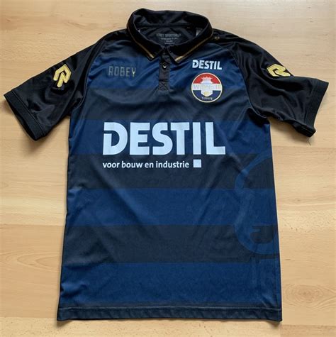 Afwijkend shirt voor europa league. Willem II Away football shirt 2018 - 2019. Sponsored by Destil