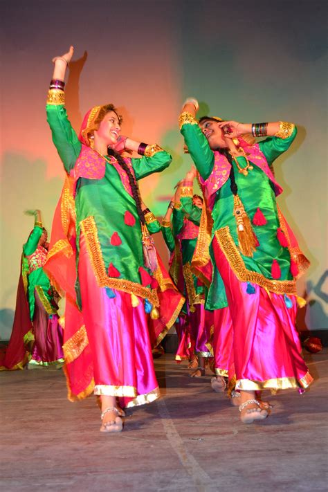 Giddha Dance From Punjab India Indian Dance Indian Dance