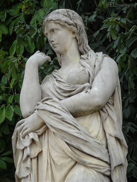 Photos of the 1695 Veturie statue in Jardin des Tuileries - Page 665