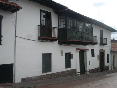 Home to the top museums, the government palaces, and beautiful old colonial buildings along narrow. LETRAS, GOLES Y DESVĺOS: BARRIOS DE BOGOTÁ: LA CANDELARIA ...