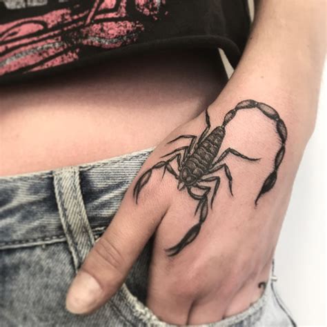 Épinglé sur Spider and scorpion tattoo design