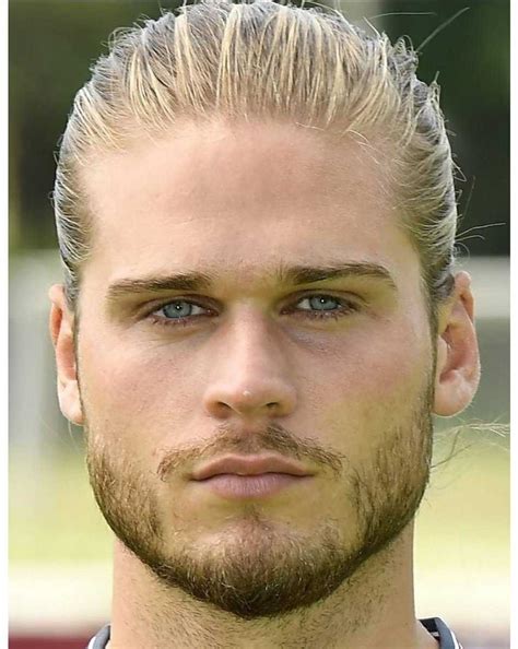 Rúrik gíslason (born 25 february 1988) is an icelandic former professional footballer who played as a midfielder. Mondiali 2018: aspetto un figlio da Rurik Gislason ...