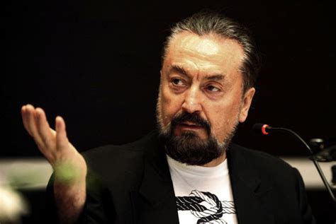 전기쇼크, 불 고문, 음식물 강제 주입, 사인상(死人床), 성 고문, 압박침대, 물감옥, 혹독한 구타, 동상(凍傷)과 폭염노출, 호랑이 의자, 약물주입, 대나무 꼬챙이, 강제 낙태, 차에 매달고 달리기, 노예노동, 기타 학대 등… 감금된 파룬궁 수련생들은 거의 다 이러한 고문을 겪었으며 특히 파룬궁에 대한 신념의. 징역 1075년형 받은 터키 사이비교주의 변명 "여자친구가 1천명"