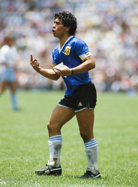 Diego Armando Maradona ícono De La Moda Cultura Del Vestir