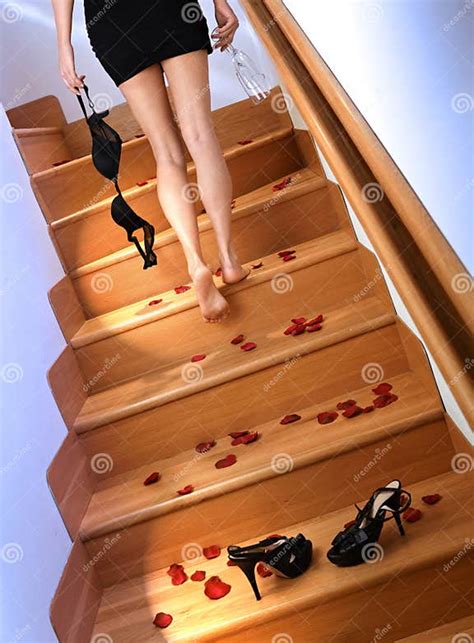 fille sexy dans la mini jupe allant vers le haut les escaliers photo stock image du européen