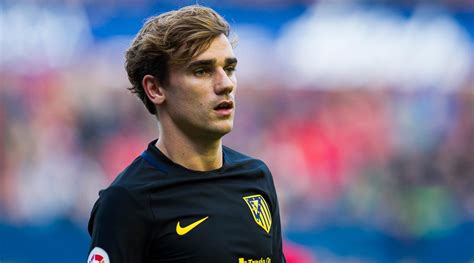 Here is the antoine griezmann longer haircut and hairstyle he currently has. Antoine Griezmann Biography, Personal life, Career, Net ...