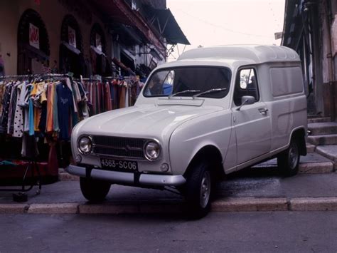 Renault 4 Fourgonnette Le Facteur Sonne Toujours Deux Fois Rétro