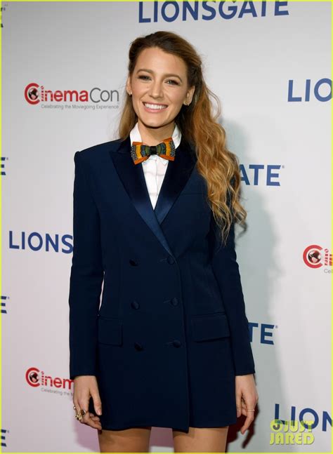 Photo Blake Lively Anna Kendrick A Simple Favor Screening Cinemacon
