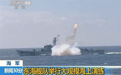 Die chinesische rakete beim start am 29. Marinemanöver: Chinesische Flotte schiesst über 40 Raketen ab