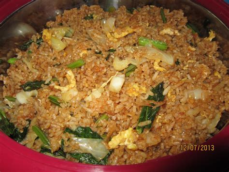 Nasi goreng ini juga bahan utamanya adalah nasi,nasi goreng ini sangat simpel sekali membuatnya dan rasanya pun tak kalah enak. RESEPI CIKGU ANI: NASI GORENG BIASA