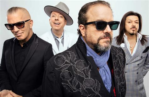 Mavericks singer Raul Malo talks about band’s first Spanish-language