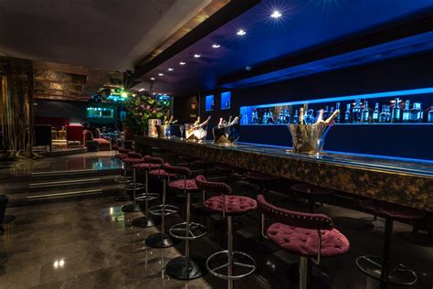 Em Um Bar De Uma Cidadezinha O Proprietário