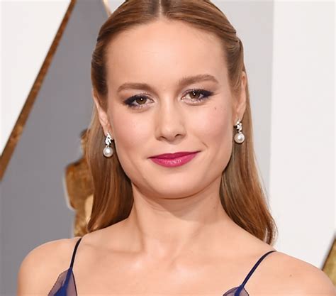 brie larson s makeup and mani for the 2016 oscars oscars 2016 glowing makeup brie larson