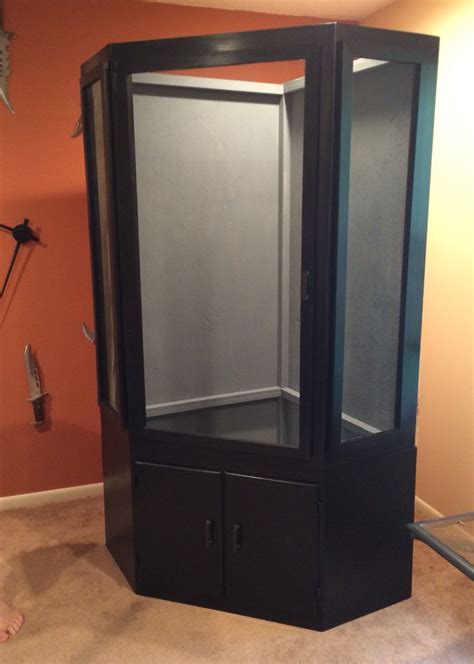 (see picture below) • 3 hinges '' x 1'' • 6 bolts and nuts 1/2'' x 5/32'' (or thereabouts) to bolt to the plexiglass door • 8 x 3/4'' screws (hinges and door holders) specific materials for cage with glass door. Pin on DIY Reptile cages / enclosures