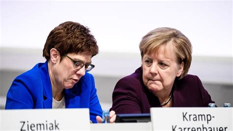 La Cdu Di Merkel A Congresso Ma Traballa La Leadership Della Sua Delfina