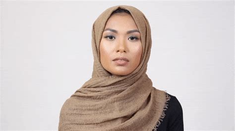 hustleinatrap this muslim blogger created an inclusive hijab line for all skin tones habiba da
