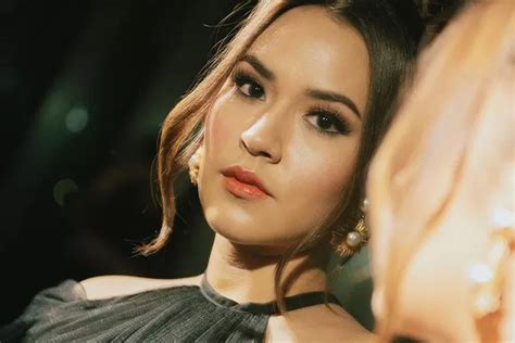 Profil Dan Biodata Raisa Andriana Penyanyi Top Tanah Air Yang Juga Hits