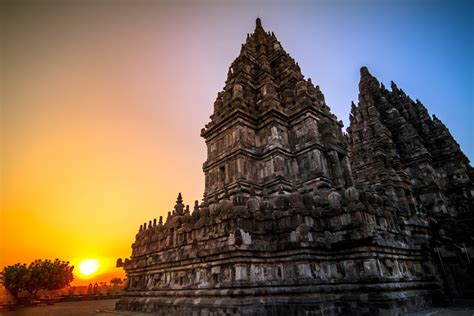 Tetapi bayangkan bagaimana keindahan alam itu dapat bertahan jika kita tidak melestarikan dan merawatnya ? Wisata Pesona dan Kemegahan Candi Prambanan Yang Wajib ...