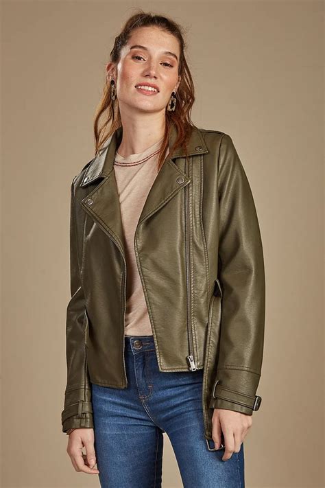 MODA INVIERNO 2020 MUJER: ÉSTAS SON LAS CAMPERAS DE CUERO SINTÉTICO MÁS