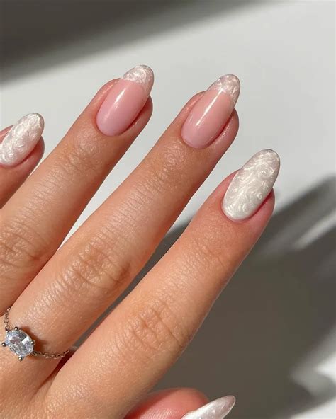 Pearl Nails Aka Your New Top Manicure For Winter 2023