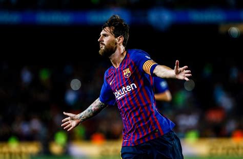 Lionel Messi Scores Sensational Free Kick In Fc Barcelona Win Against