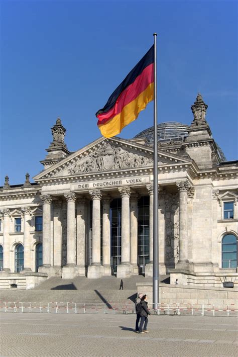 Welches budget stellt das unternehmen für die durchführung der veranstaltung zur verfügung? Heute ist Tag der offenen Tür im Bundes-Tag