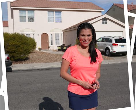 1997 wurde eine reale nachbildung des hauses in der red bark lane 712 in henderson (nevada) gebaut und als hauptpreis in einem wettbewerb verlost. The Simpsons house has been remodeled in Las Vegas ...