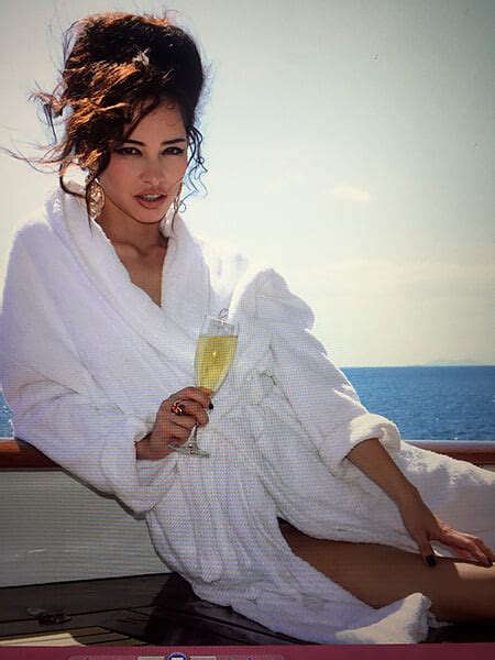 «сэ» собрал все главные тезисы. Зарема Салихова — горячие плейбой фото голой модели