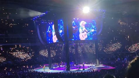Garth Brooks Brings Back Stadium Concerts With Huge Las Vegas Show