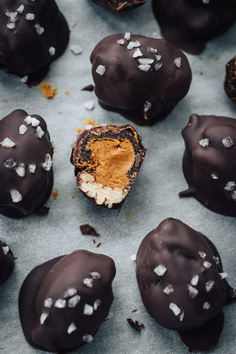 Chocolate Covered Dates With Speculoos Spread And Pecans Mondomulia
