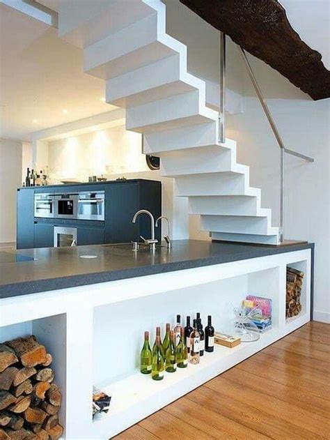 Incluso puede colgar la escalera del techo de la cocina y agregar ganchos para un estante de olla. Pin de selenit en cocina | Escaleras, Diseño de cocina ...