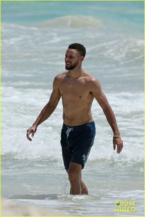 Shirtless Stephen Curry Hits The Beach With Wife Ayesha Photo 3918207