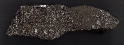The cm is the most commonly recovered group of the 'carbonaceous chondrite' class of meteorites, though all are rarer in collections than ordinary chondrites. Stammen manche kohligen Chondrite aus dem äußeren ...