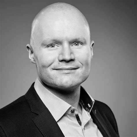 Mit rund 2.000 mitarbeitern bieten wir unseren rund einer million kunden mobilität. Marcel Janus - IT-Systemplaner - Mercedes Benz Bank ...