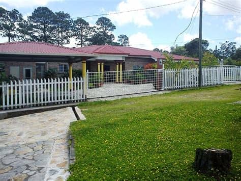 Se vende bonita casa en umbrete, la casa esta lista para entrar, con una parcela de 600 m2, está muy bien comunicado con el ce distribución. Mira Que Hermosa Casa en Venta en Siguatepeque - YouTube
