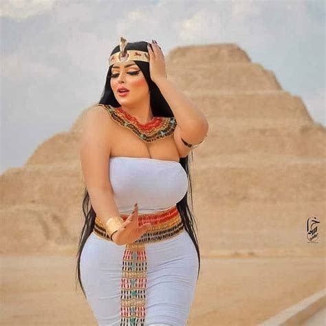 Photographer Claims Curvy Cleopatra In Egypt Pyramid Shoot Only Arrested Because She Is Plus