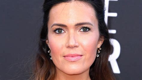 The Intense Reaction Mandy Moore Had To The Script Of This Is Us Penultimate Episode