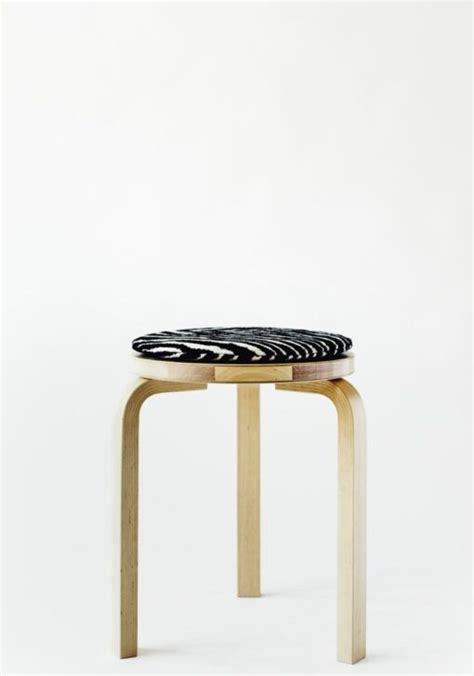 11 05 2019 erkunde shadowkuemins pinnwand zebra schlafzimmer auf pinterest. Artek Sitzkissen - Stool 60 Sitzkissen im Zebramuster ...