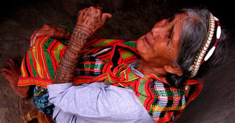 Bontoc Elder Tattoo Tatttoes Of An Old Woman From The Bont Flickr