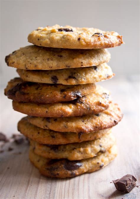 The lower the sugar, the less cookies spread, the drier/more crumbly they are. The Ultimate Chocolate Chip Cookies (Low Carb) - Sugar ...