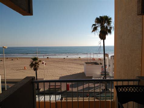 In chez zoe guests can enjoy french, european and mediterranean specialities. en primera linea de playa...frente al mar | Alquiler pisos Cádiz