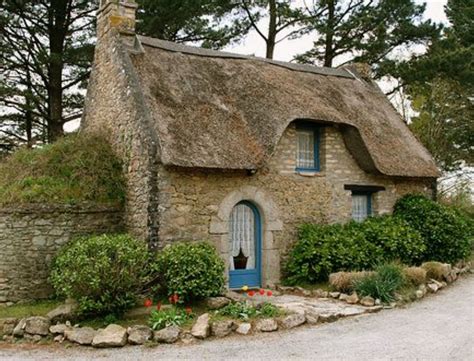 Pin by Carla Albertson on Country Homes | Stone cottages ...