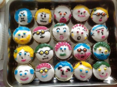 Birthday Cupcake With Funny Face Decoration Unlimited Variations See If You Can Make A Good